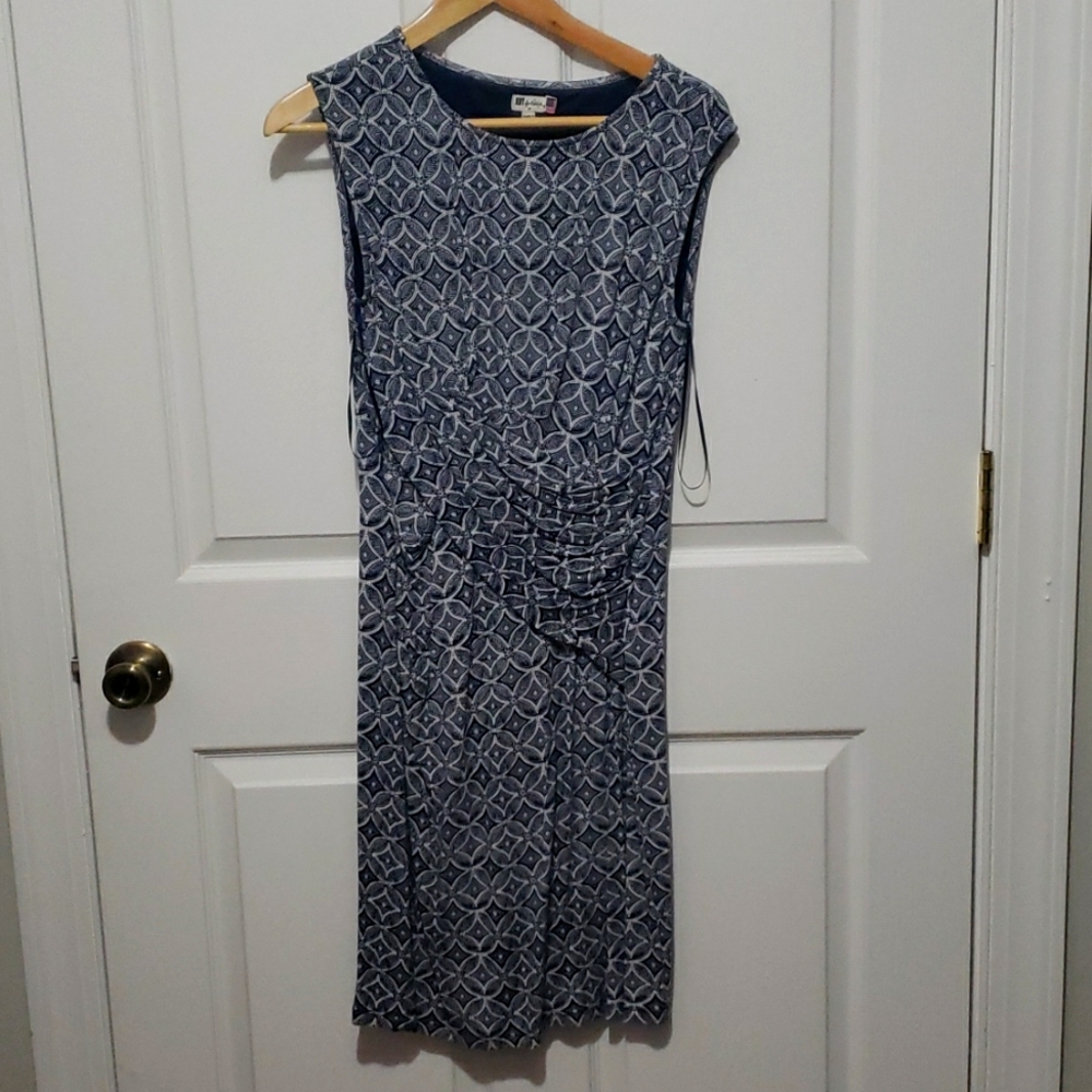 Sleevless dress